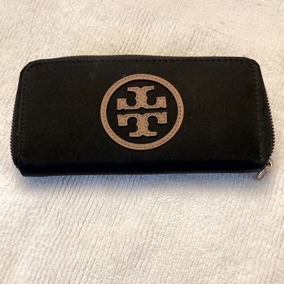 Tory Burch Handbags - TORY BURCH CANVAS COVERED WALLET. ZIPS 3/4 AROUND. LOGO ON ZIPPER PULL.CLEAN EUC